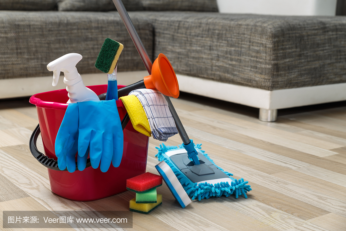 清潔服務(wù)。海綿,化學(xué)品和拖把。